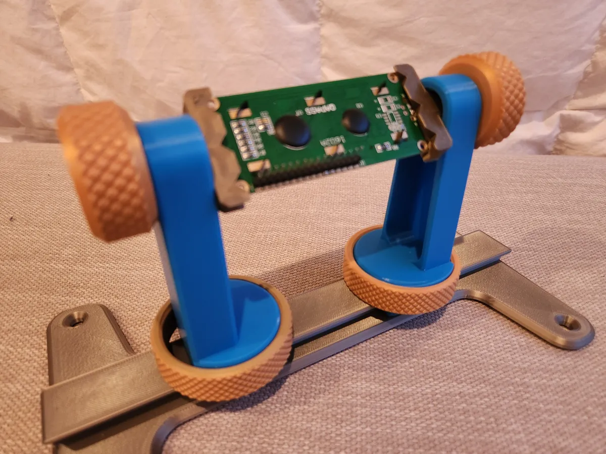 Adjustable PCB Holder — photo 4