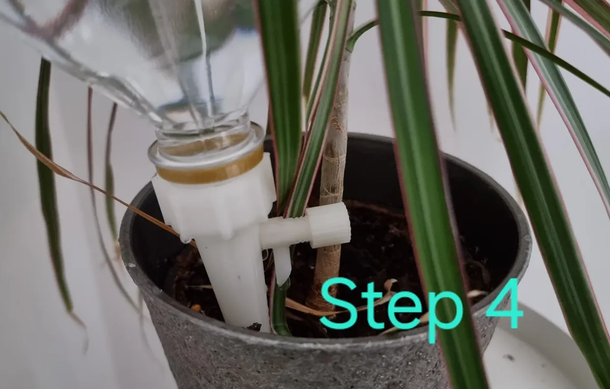 Adjustable Drip Waterer (PET Bottle)