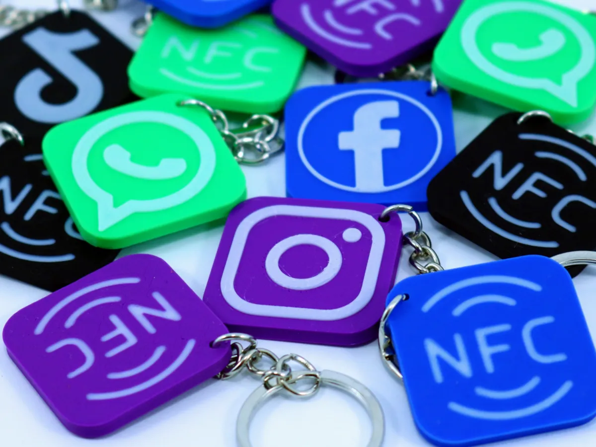 Snap-Shut NFC Keychain
